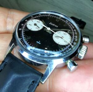 C.1960s Zodiac 36mm Chronograph Ref.7721 manual wind reverse panda dial in Chrome and steel - Image 5