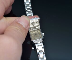 C.1966 Omega Ladys rectangular cocktail watch with Brilliant-cut diamonds hunter cover manual winding in 18KWG and box - Image 11