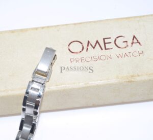 C.1966 Omega Ladys rectangular cocktail watch with Brilliant-cut diamonds hunter cover manual winding in 18KWG and box - Image 2